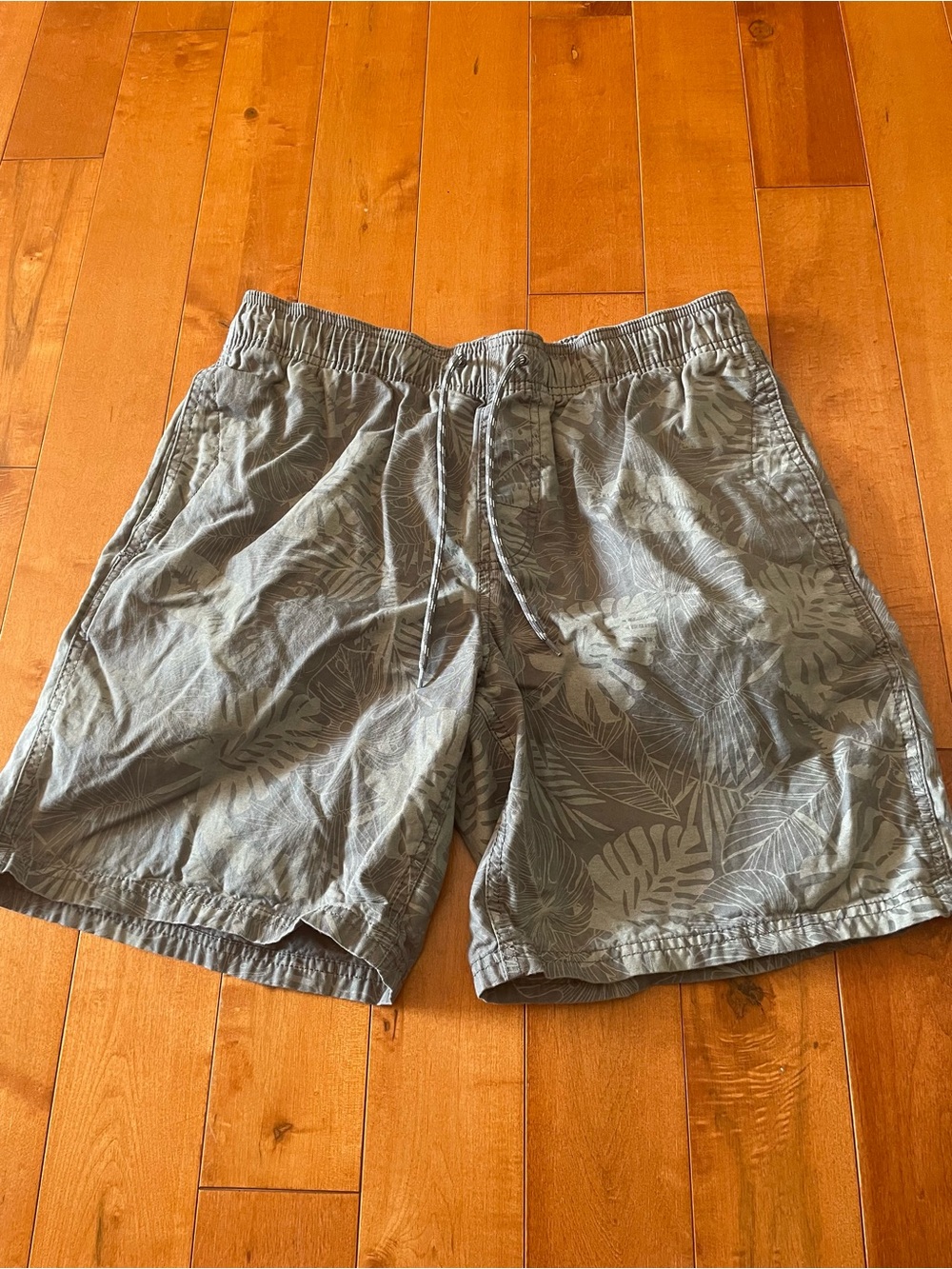 Amazon Essentials Sage Green Tropical-Print Swim Trunks